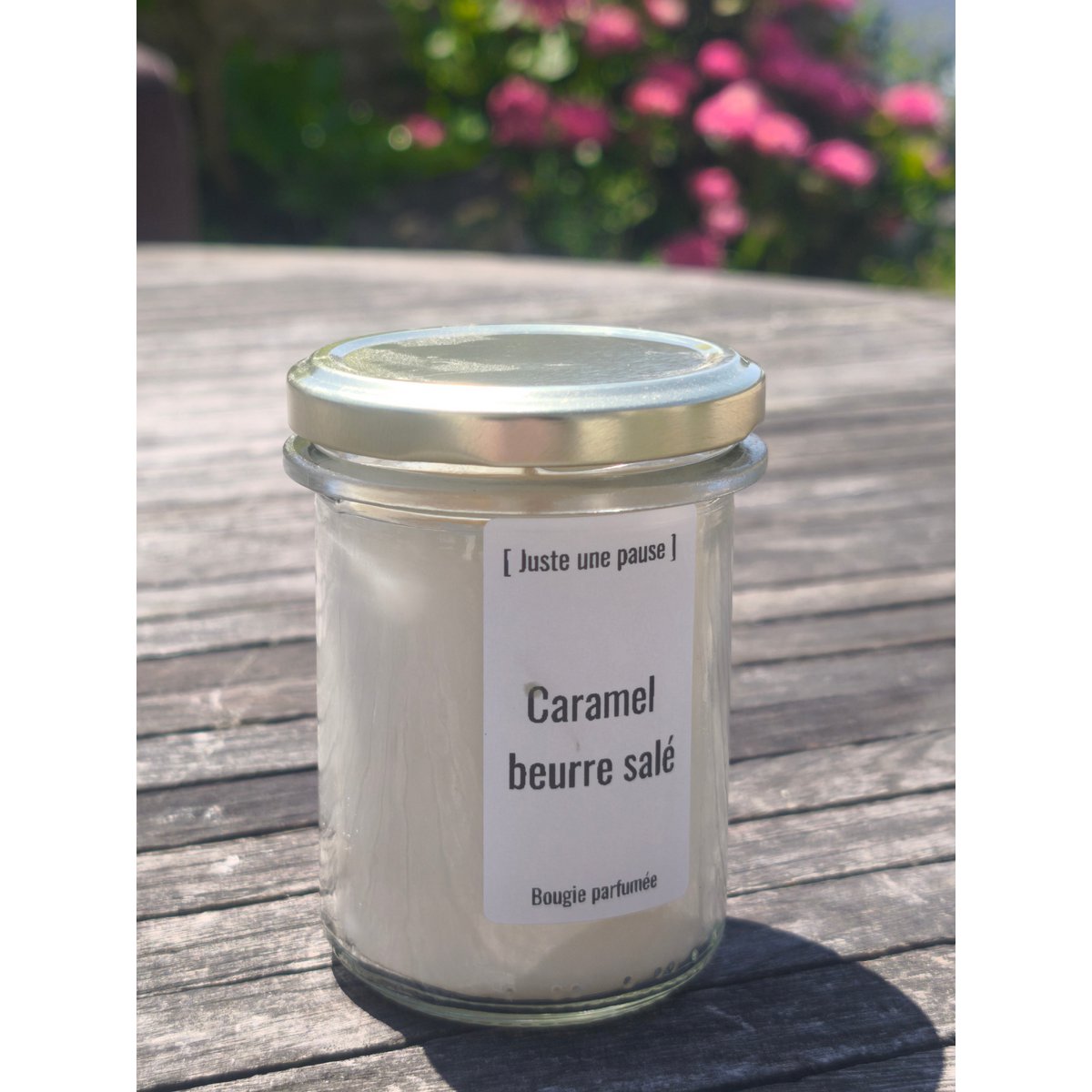 Monoi poured candle
