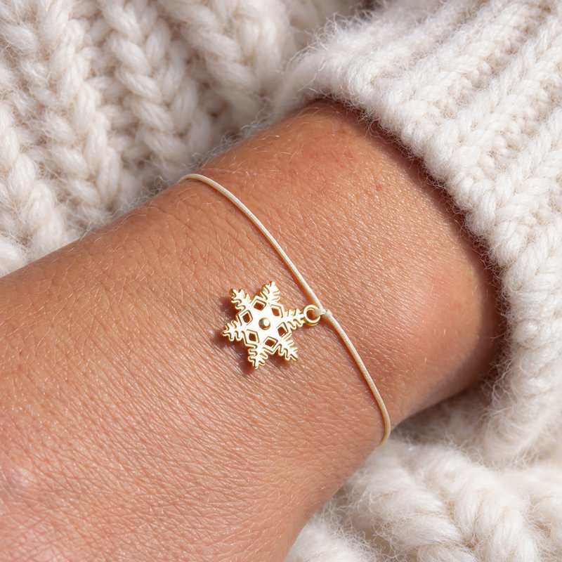 Armband auf Karte - Schneeflocke "Merry Christmas" 24K vergoldeter Anhänger - DIN A6 Recyclingkarte
