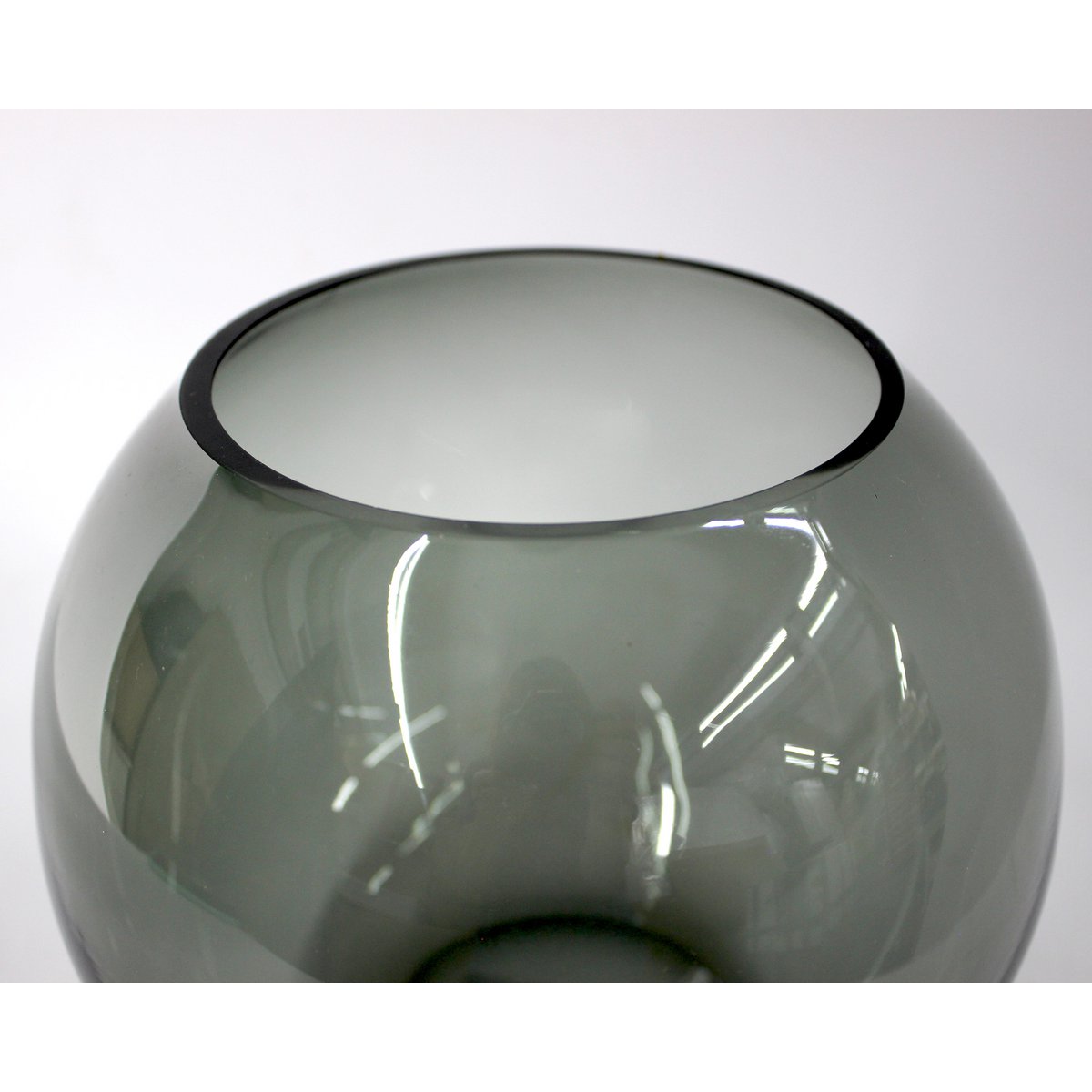 Vase glas rund grå glasvase håndlavet kuglevase lav