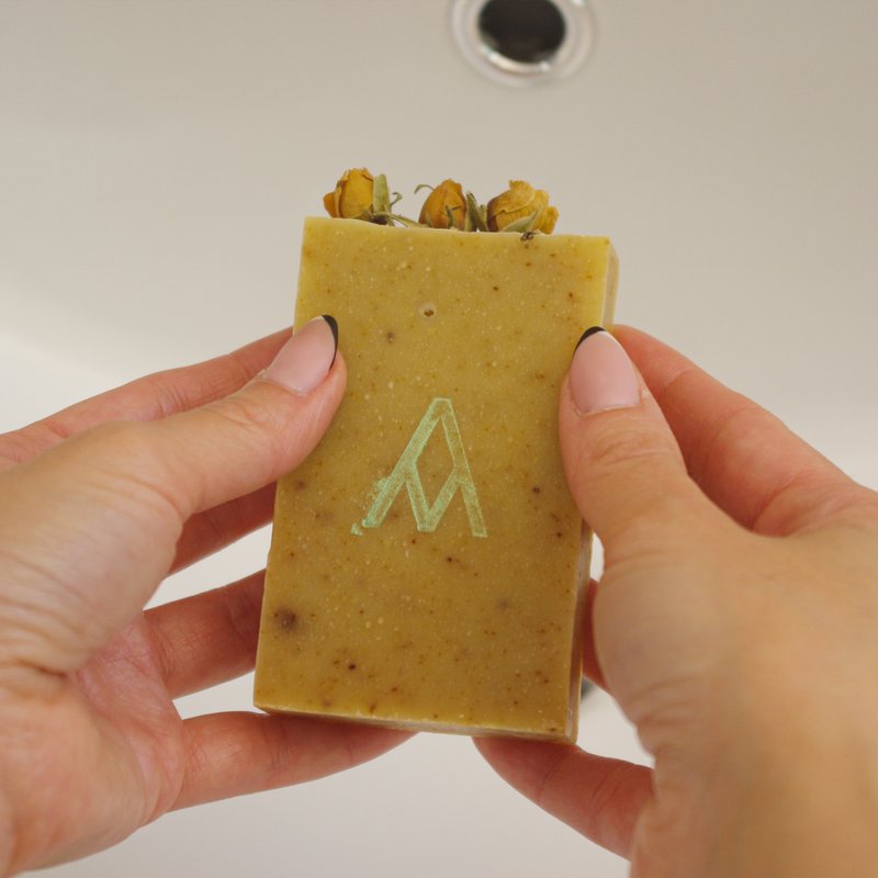 DELICATE CLEANSING NATURAL SOAP (ROSA ALBA, GOAT MILK & HONEY)