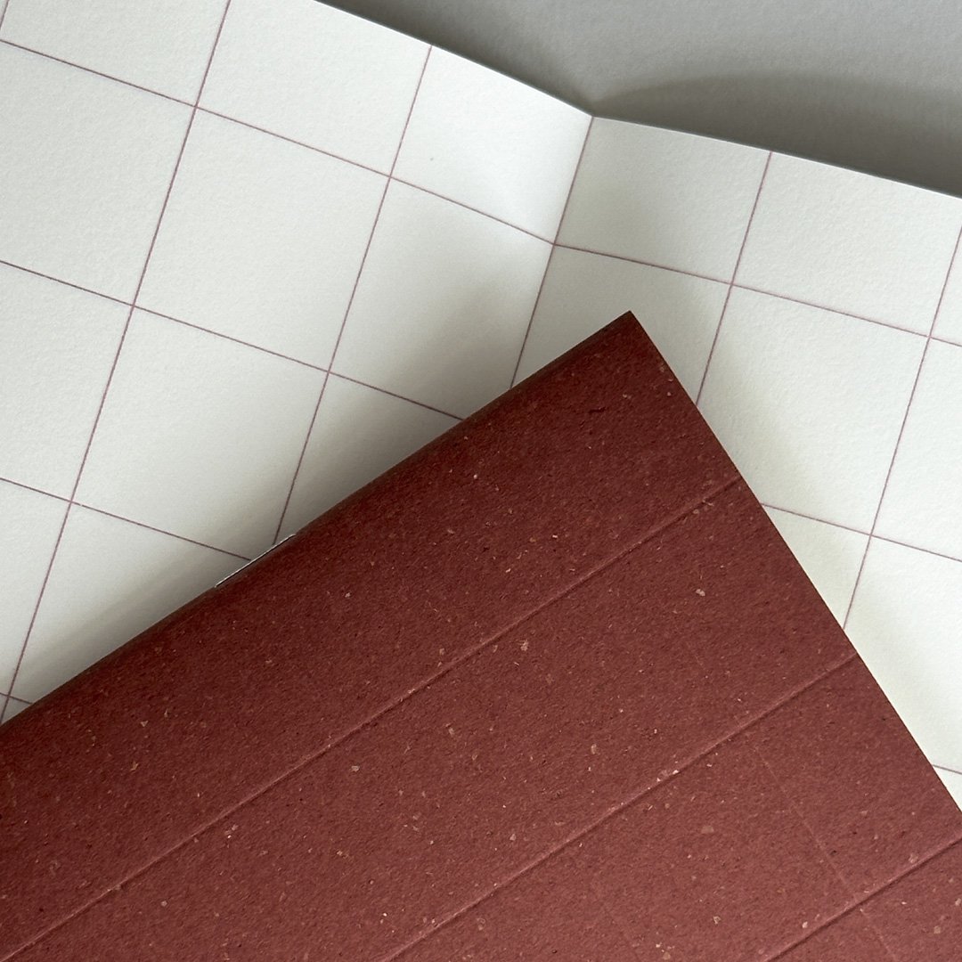 Risographie Notizbuch – Grid Copper Earth (13 x 19 cm)