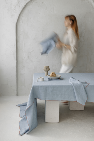 Leinentischdecke mit Kontrastdetail Lake Tonic Blue -330x145cm