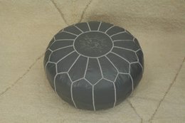 Pouf marocchino in pelle grigia