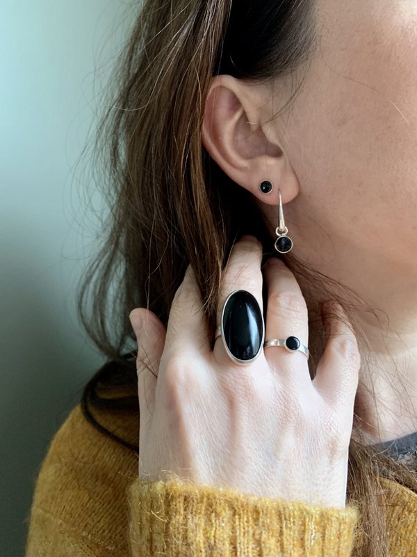 Silver ear stud 6mm onyx