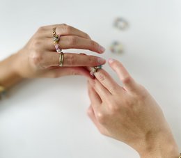 Ring med sten og glasperler