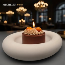 LAVURI Spicy Pumpkin Gourmet Dessert scented Candle, handmade, soy wax, including a sculptural stoneware plate, limestone, white, Duftkerze