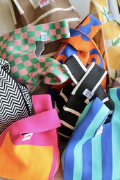  Black and white wave pattern handbag, colorful geometric design, spacious tote style bag with vibrant accents.
