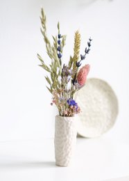 Una scatola di rosa della felicità in fiore