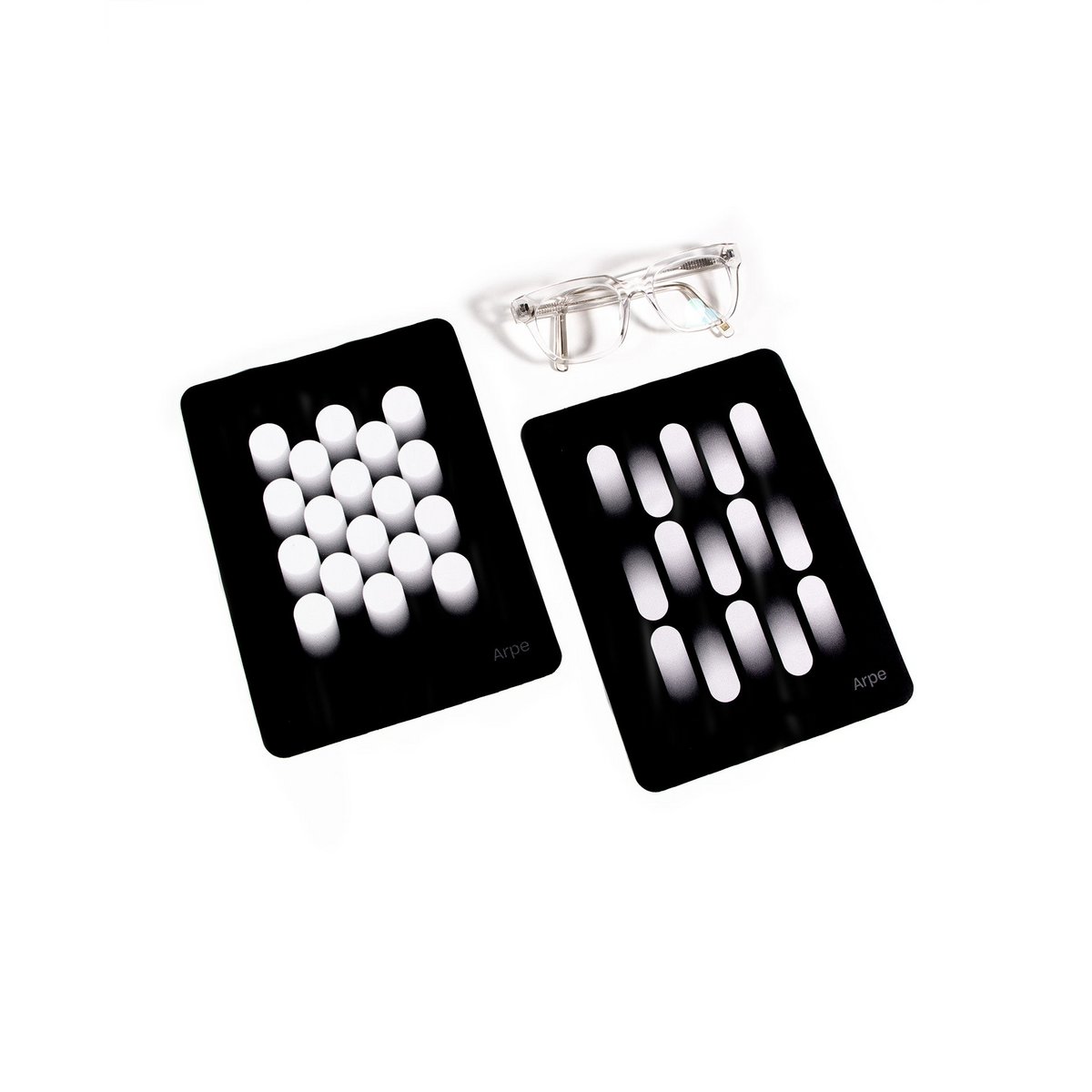 Emballer des chiffons de nettoyage noir et blanc