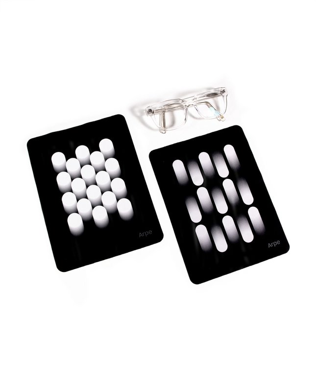 Emballer des chiffons de nettoyage noir et blanc
