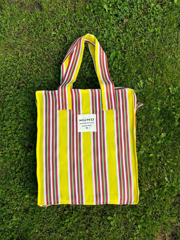 Handgefertigte Tragetasche aus recyceltem Nylon mit Reißverschluss Gelb – Rot
