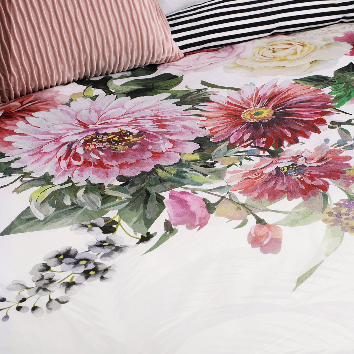 Melli Mello High on Love Dekbedovertrek Wit | Romantische Bloemen | Katoensatijn