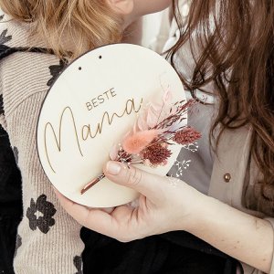 Moederdagcadeau idee houten schijf met droogbloemen I Best Mom