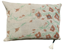 Vintage-style cushion cover with a floral pattern in earth tones, measuring 50x70 cm.