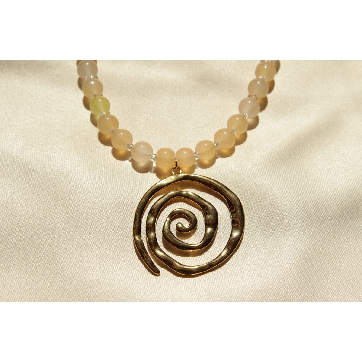 Collar espiral radiante