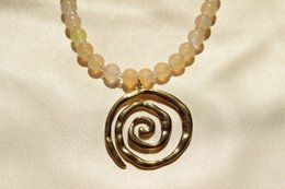 Strahlende Spiralkette