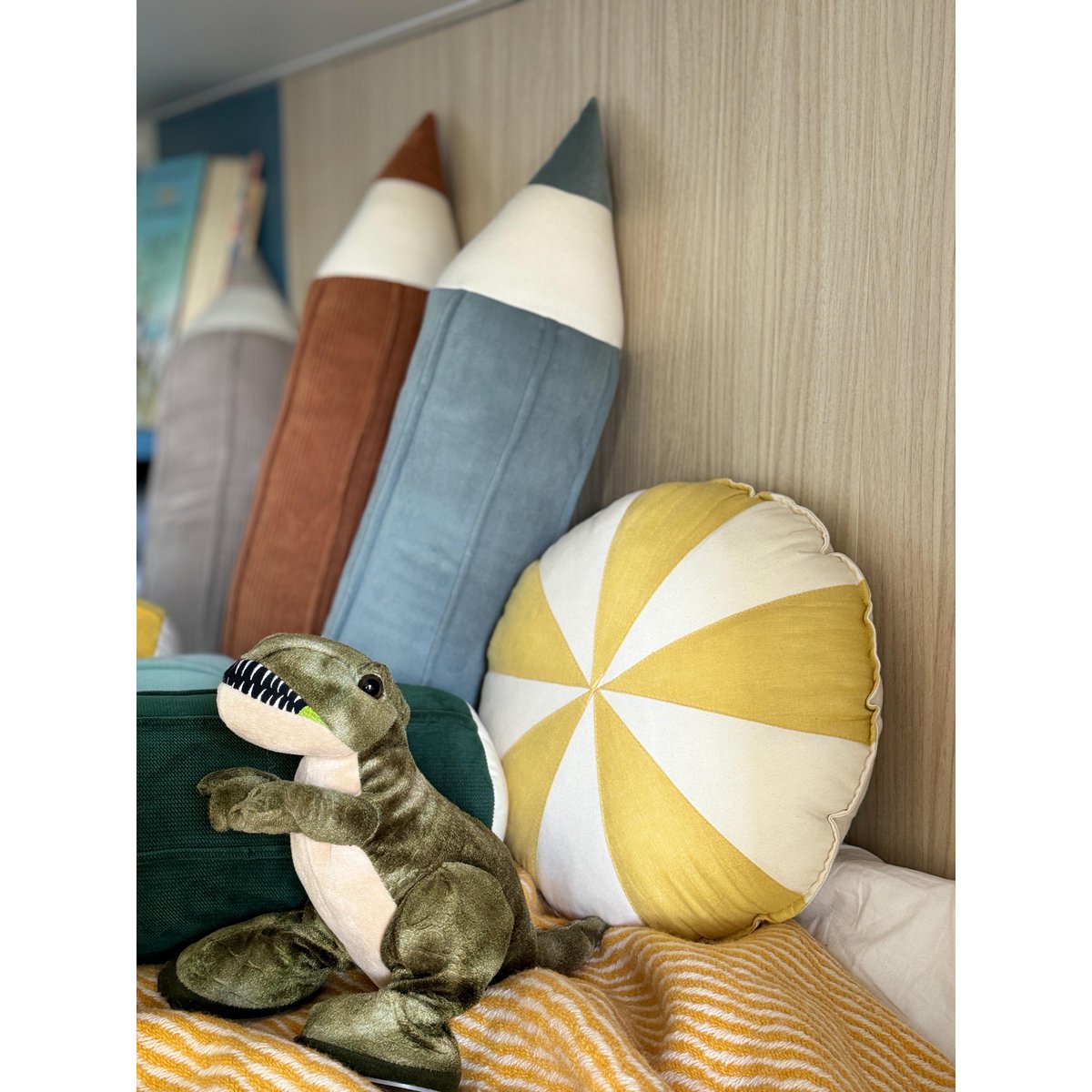 Crayon velvet pillow “Blue"
