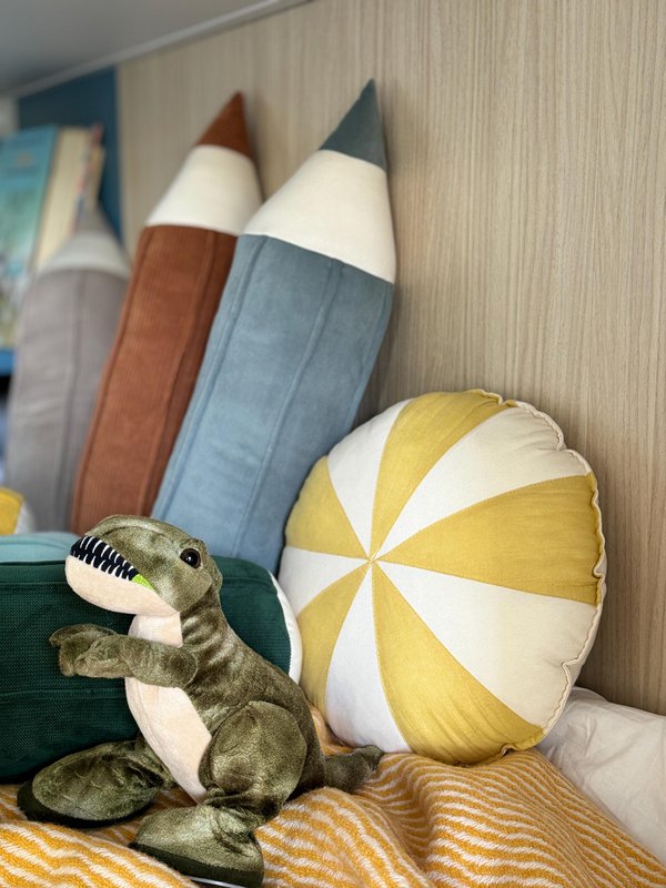 Crayon velvet pillow “Blue"