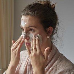 Maschera per il viso con argilla caolino