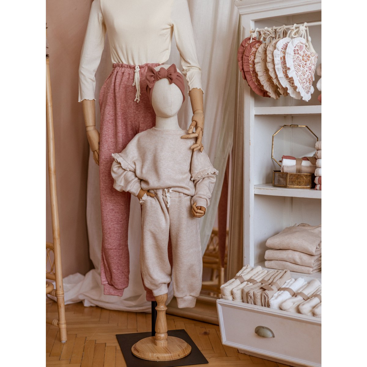 Pantaloni sportivi / volant da ragazza - Crema