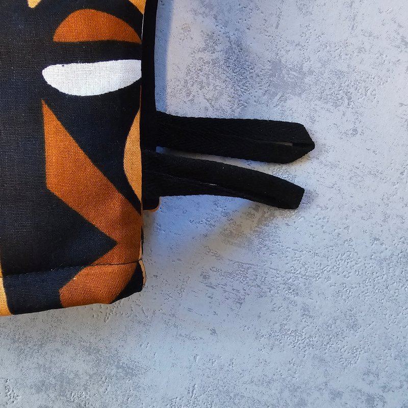 Set mit 2 handgefertigten "Mudcloth" Bogolan Print inspirierten afrikanischen Ofenhandschuh