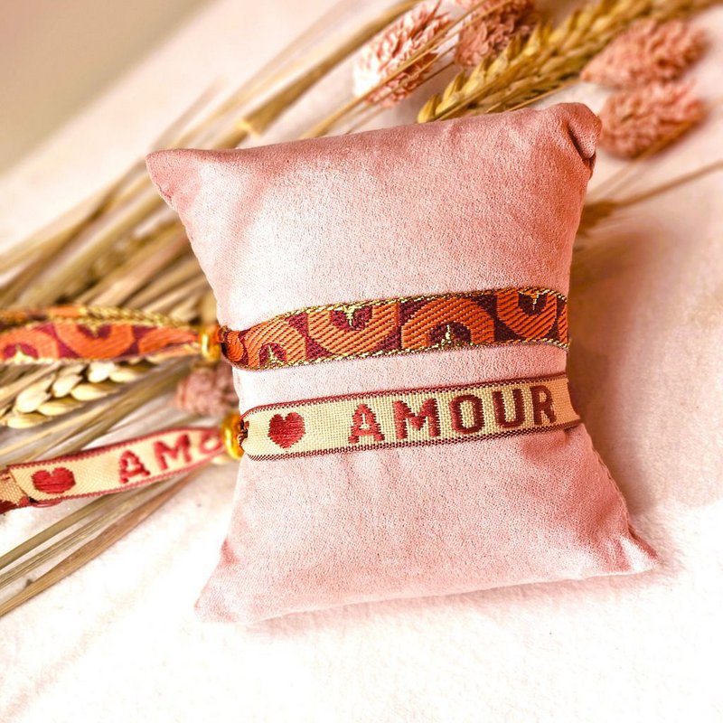 Ribbon bracelet retro