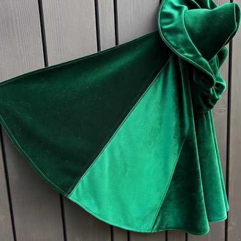 “Green Hobbit” Magic Cape