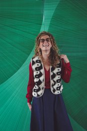  Wollen bodywarmer - Yin Yang Shorty, a women's cardigan in a unique patterned design with a cozy, oversized fit.