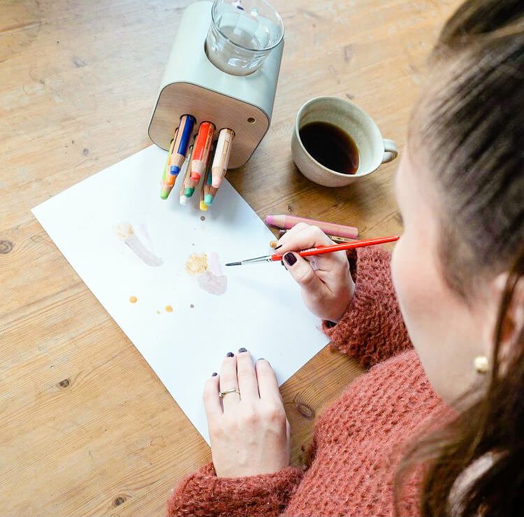 Portapenne in legno per bambini "cubo creativo"