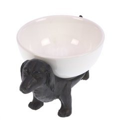 Gravhund med dekorativ skål