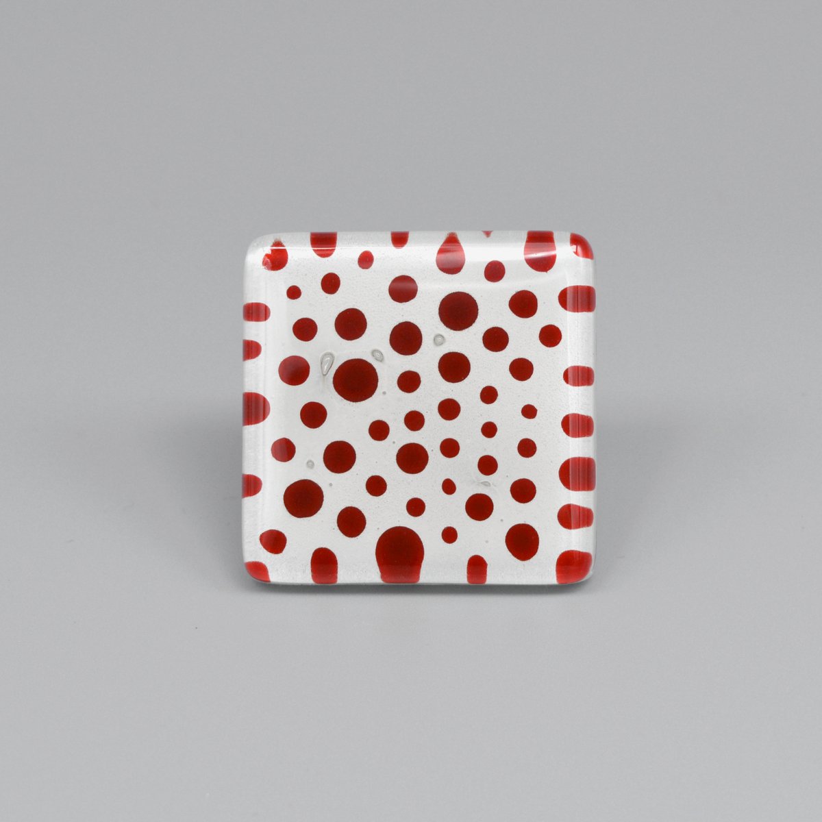 Oversized polka dot ring rood en wit, verstelbare maat