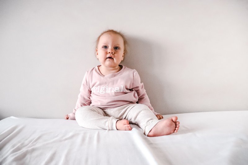 Pink økologisk baby oversize sweater med print