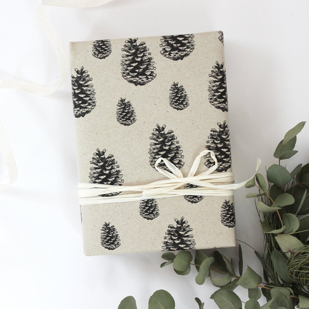 Geschenkpapier Bogen aus Graspapier, 50x70cm, Zapfen