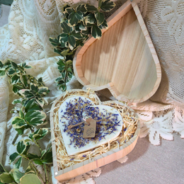 Confezione regalo cuore Grande cuore con fiori selvatici