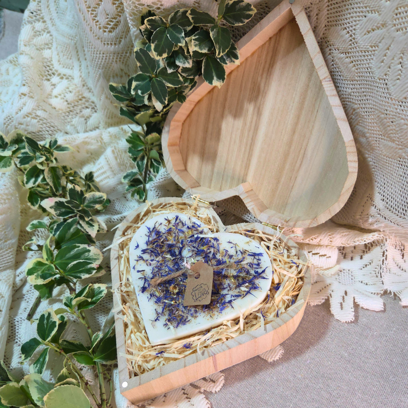 Confezione regalo cuore Grande cuore con fiori selvatici