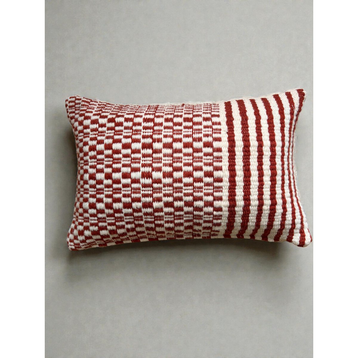 Heritage Line cushion - red - 40 x 60 cm