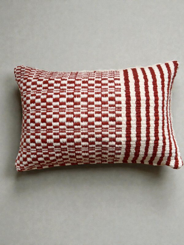 Heritage Line cushion - red - 40 x 60 cm