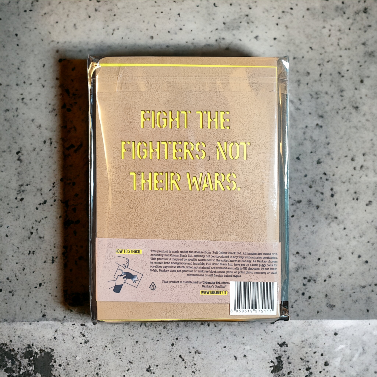 Banksy A5 Street Journal + stencil - Vecht tegen de strijders