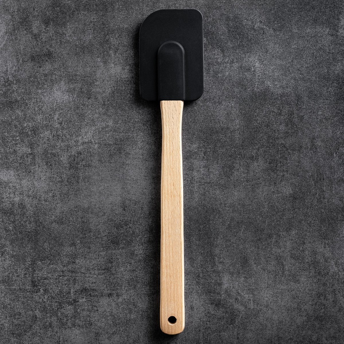 Deegschraper met houten handvat