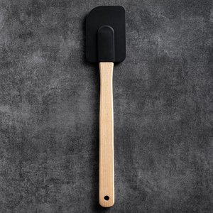 Teigschaber mit Holzgriff