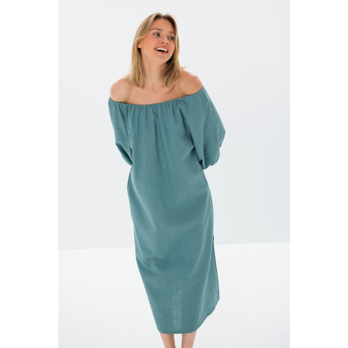 MOON — Vestido midi de lino lavado a la piedra con hombros descubiertos