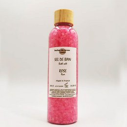  Pink bath salts in a 300g bottle. Rose-scented bath salts with a pink color.
