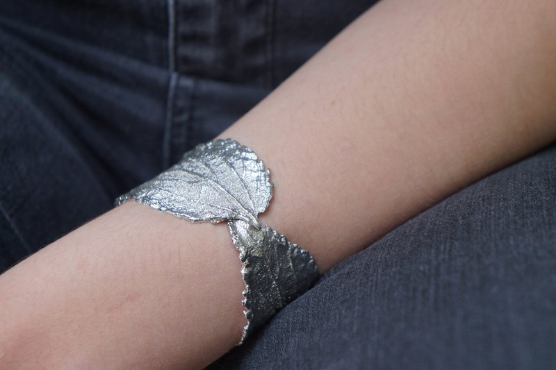 Gouden Hibiscus armband, vergulde sterling zilveren sieraden, Hibiscus blad manchet, cadeau voor haar, verjaardagscadeau voor vrouwen, handgemaakte sieraden