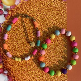 Armbånd | Farverige perler