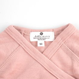 Wełniany romper kopertowy z długim rękawem - Wełna Merino - Misty Rose