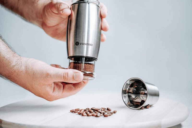 Manuelle Hand-Kaffeemühle mit Keramikmahlwerk und stufenloser Mahlgradeinstellung