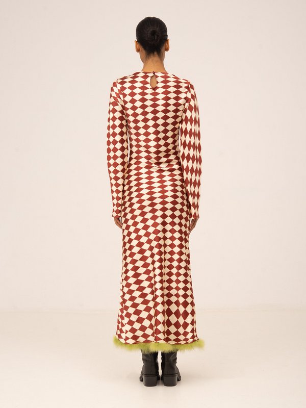 Rotes Federkleid mit Elfen-Diamantmuster