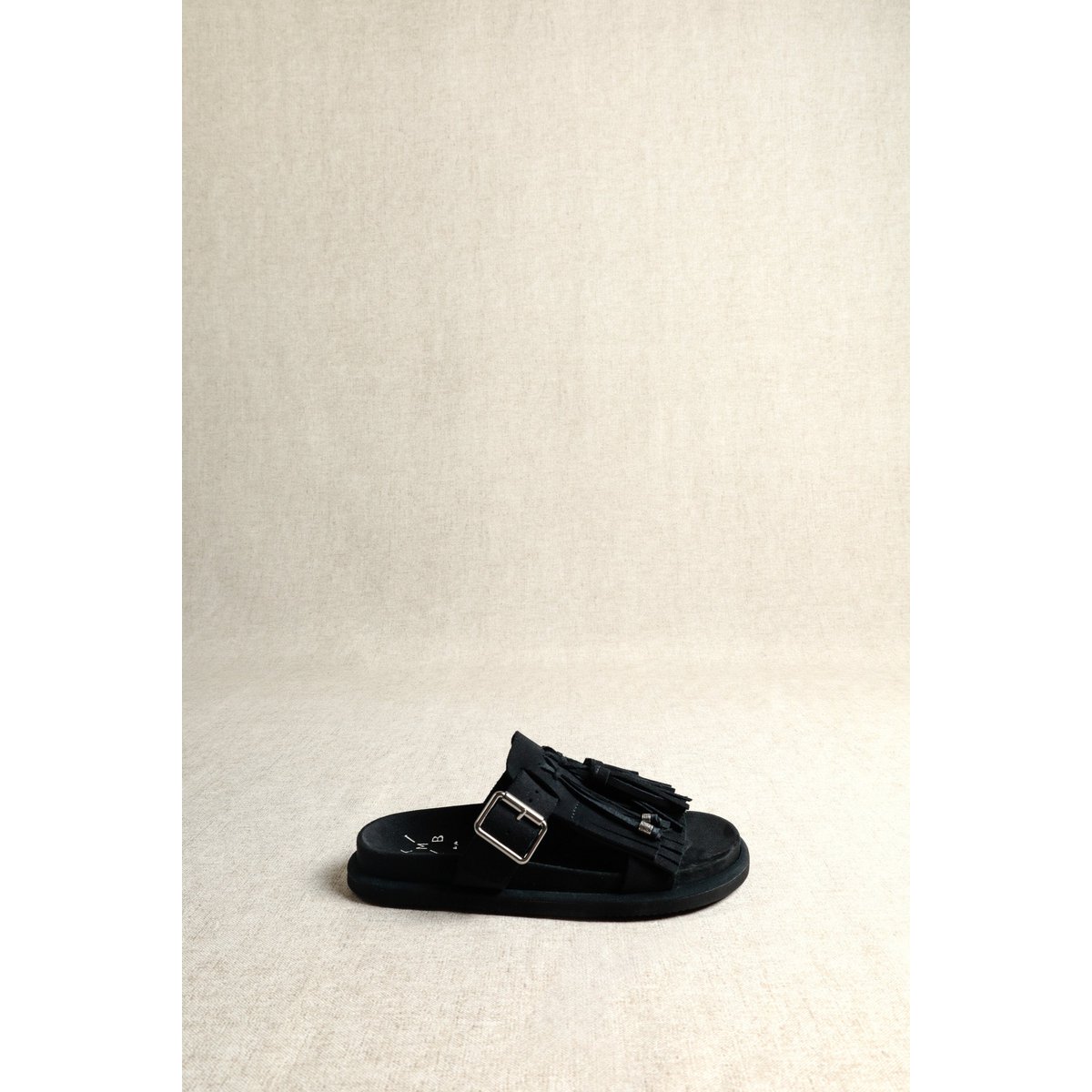 HELENA BLACK – Bio-Sandale mit Fransen und Metallschnalle