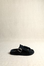 HELENA BLACK – Bio-Sandale mit Fransen und Metallschnalle