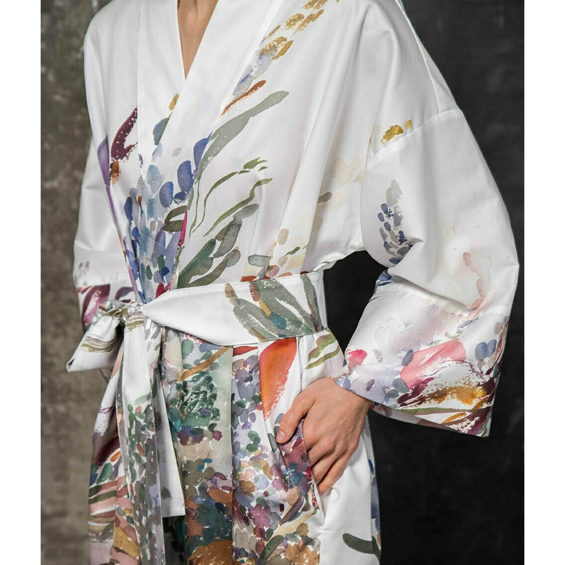 Satin-Robe-Kimono Irises von Kmieliauskaite